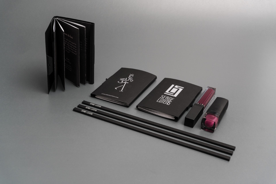 Les Petites Mouillettes : Stiletto à parfumer et Booklets Serge Lutens