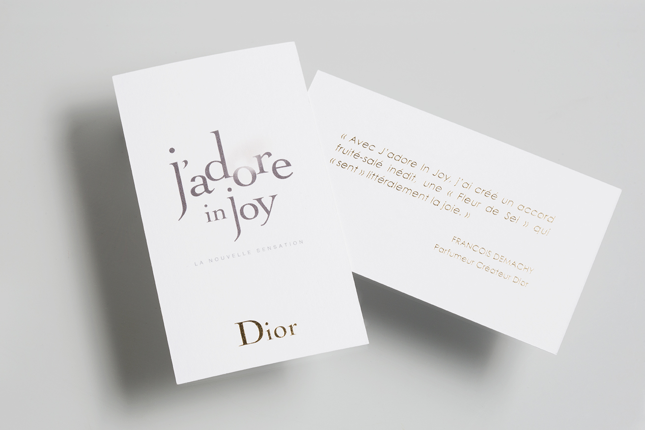 Photo du recto et verso de la touche à sentir J'adore in Joy pour Dior