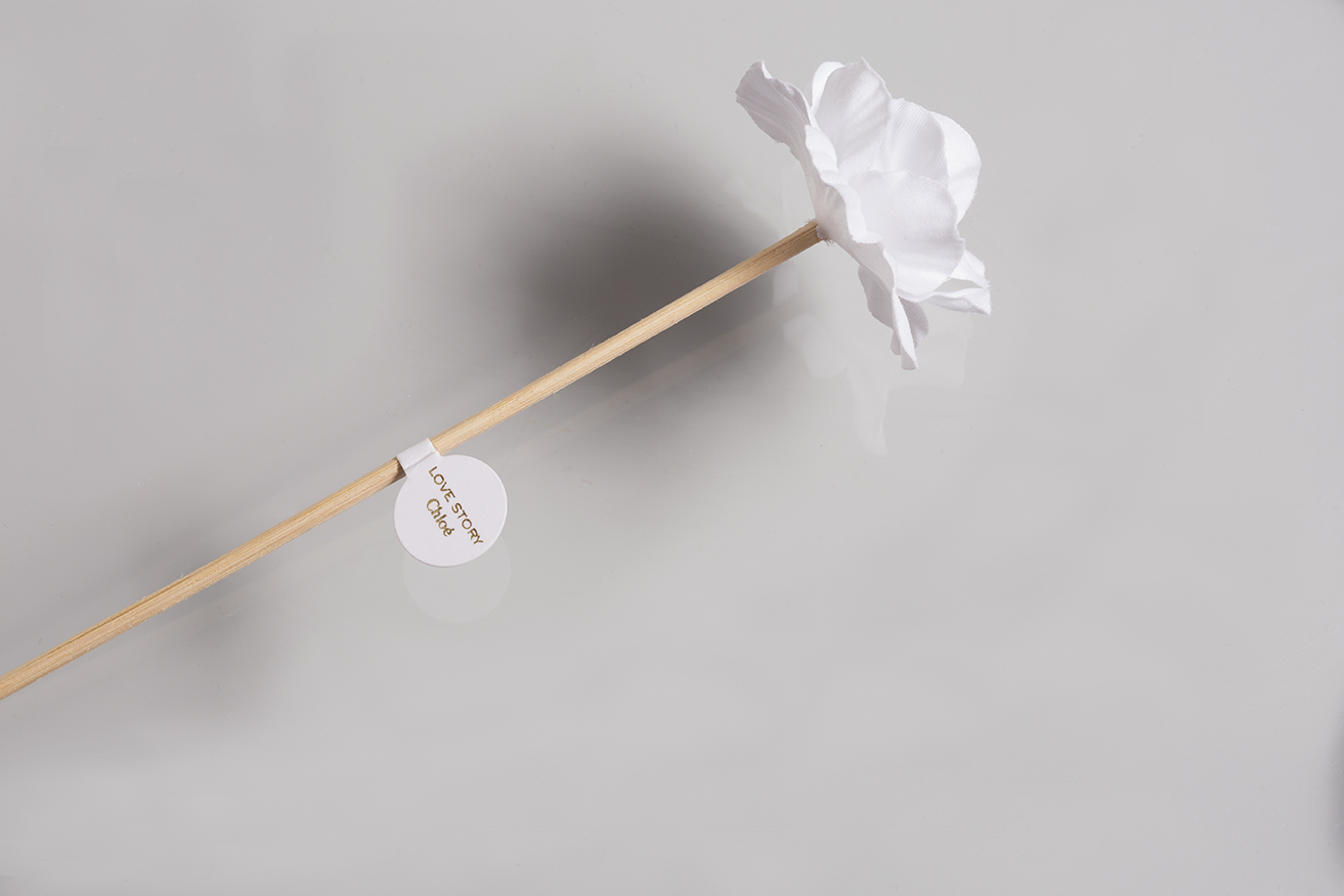 Les Petites Mouillettes : Fleur synthétique avec tige rotin pour Love Story de Chloé
