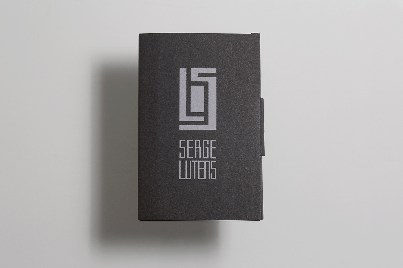 Photo du recto du Booklet Serge Lutens